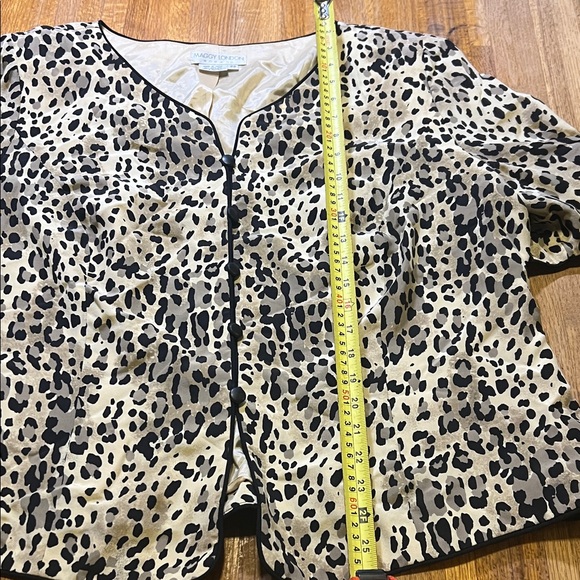 Maggy London Women 22 Animal Print Silk Button Shoulder Pads Short Sleeve Blouse - Picture 4 of 5